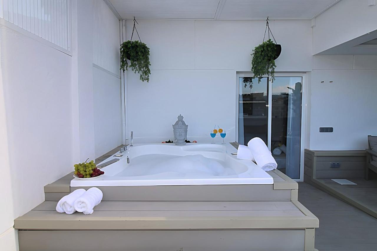 Ferienwohnung Incredible Penthouse With Jacuzzi In The Center, Unique In The Area Barcelona Exterior foto